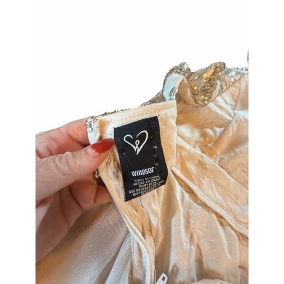NWT Windsor Gold Sequin Halter Dress - Size 9 - Picture 4 of 16
